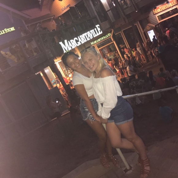 Meet your Posher, Emily - Picture 4 of 8